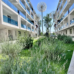 Apartament Em House, Otopeni